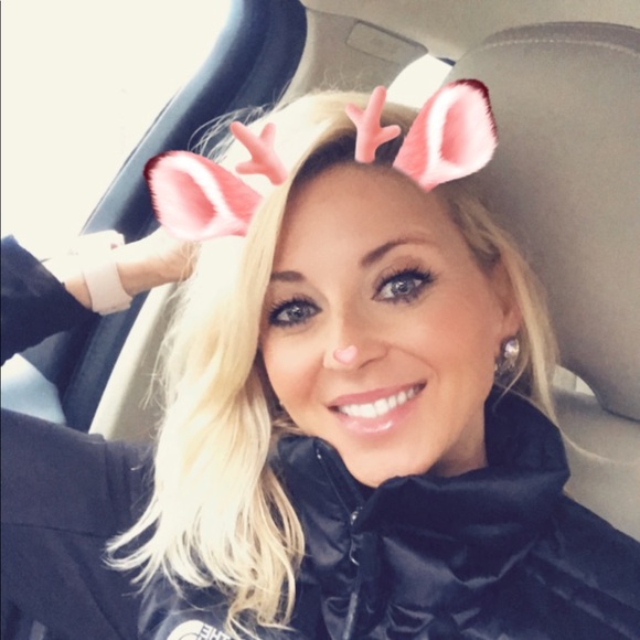 Meet your Posher, Amanda - Picture 2 of 2